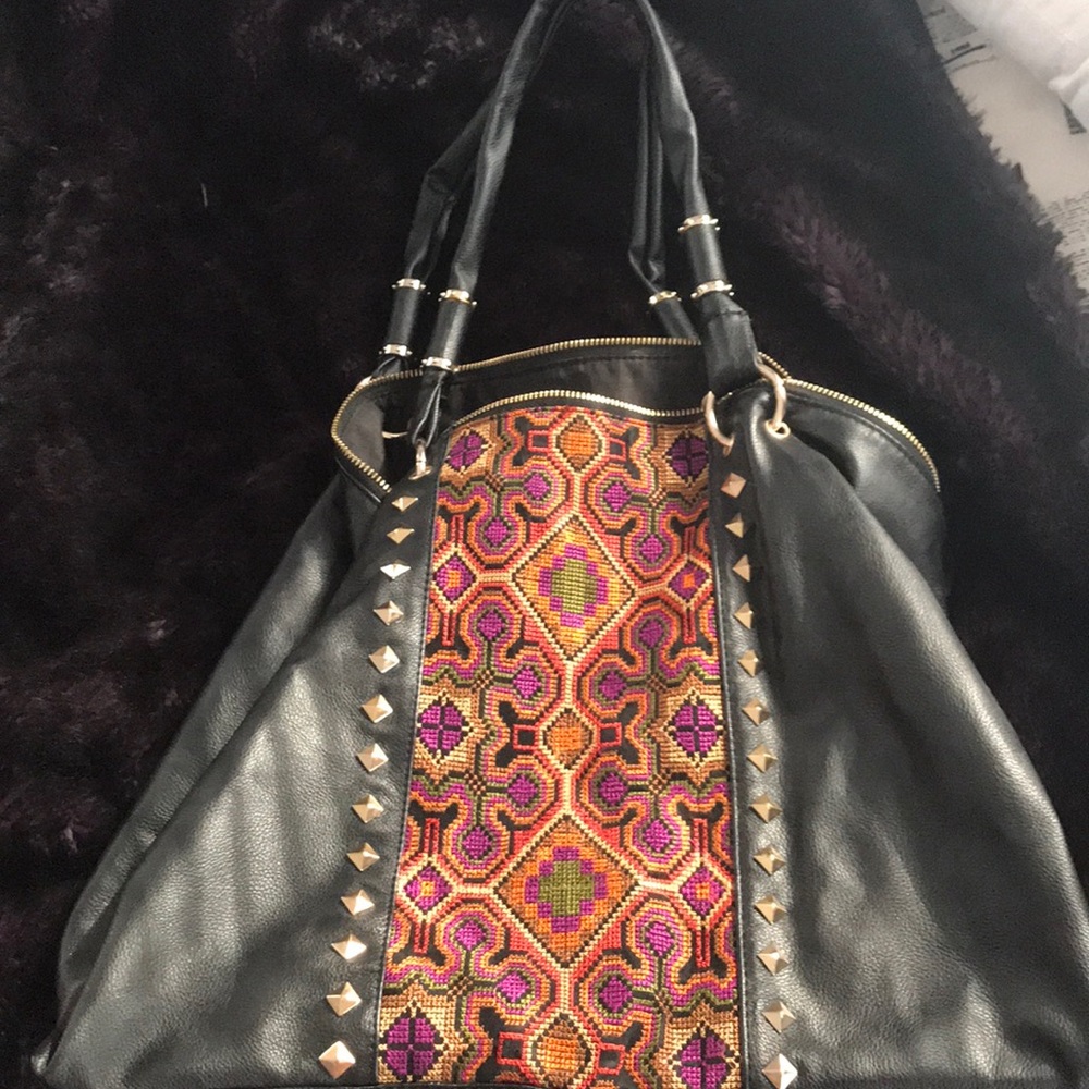 LargeHandbag ACCEPTING BASICALLY ALL BUNDLE OFFERS